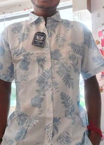 Men&#39;s Cotton Blend Stitched Solid Half Shirt