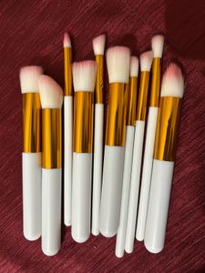 Set of 10 aesthetic makeup brushes