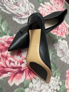 MIA Amelie Black Pointed Pumps