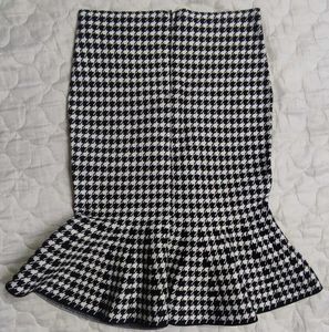 Houndstooth Ruffle Hem Skirt