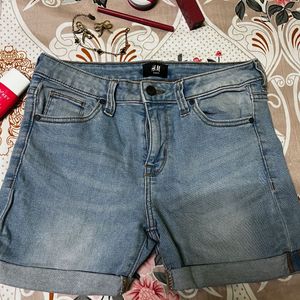 H&M Short Shorts💙