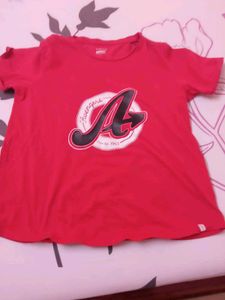Selling Van Heusen Tshirt In ₹300 For Women