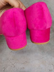 Dressberry Pink Velvet Pointed Toe Pumps
