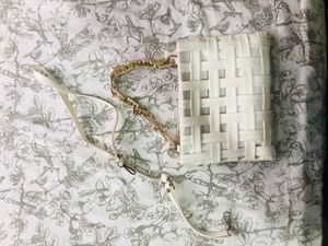 Chic White Crossbody Bag Gold Chain