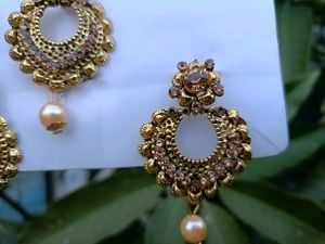 Beautiful Pair Of Earring With Tikka