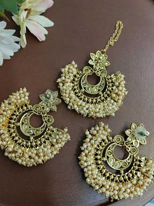 Golden Chaandbali With Maang Tikka