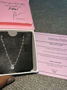 IVA Delicate Pendant Necklace