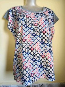 BOGO 🎁 Buy One Get 1 Free🎁Patterned Top XL