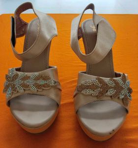 {tNude wedges with diamond detailing