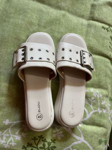 White Sandals 👡