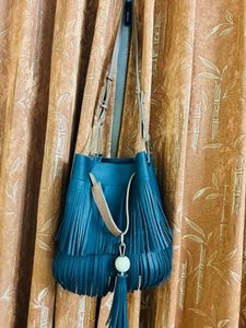 Black shoulder  bag