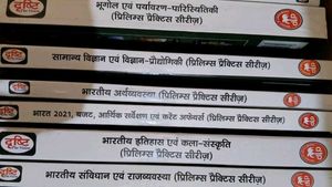 UPSC COMBO 18 Books In Hindi Drishti IAS