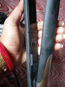 VEGA Hair Straightener