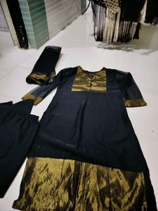 Kurta Set With Chuni