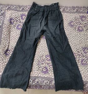 High-waisted Flared Black Jeans