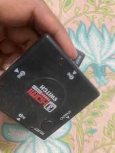 2 HDMI connectors 4 Port