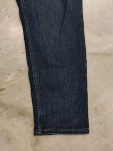 Levi&#39;s Dark Wash Jeans