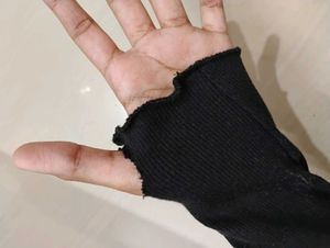 Off-Shoulder Black Top With Thumb Hole