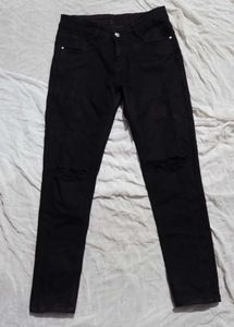 y2k black grunge skinny jeans 🕸️ ( ripped knee )