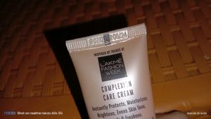 Lakme 9to5 (01-beige) Natural Glow Foundation