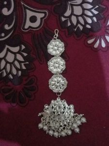 Elegant Maang Tikka Set With Earrings