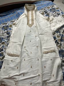 Tasva Cream Kurta Set With Embroidery