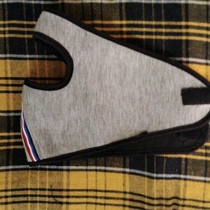 Men&#39;s athletic shorts with red accents + Face Mask