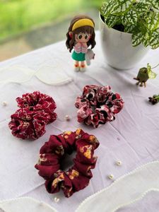 Floral Scrunchie Set (Pack Of 3)