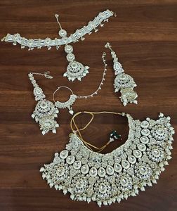 Beautiful Pearl and Kundan Bridal Jewelry Set