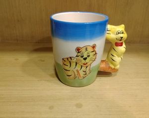 MUGS AND MUG