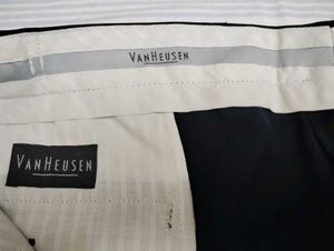 Men 38 Van Heusen Pant - Like New