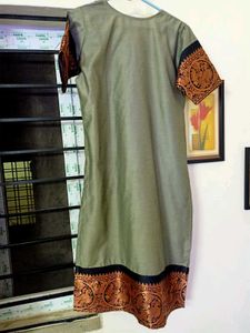 Women&#39;s Pattu Kurti