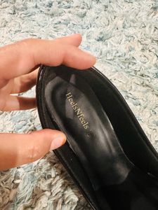 HeelsNFeels Black Heels