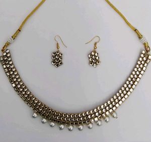 Elegant Kundan and Pearl Necklace