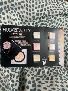Sealed Huda Beauty Easy Bake Powder Sample
