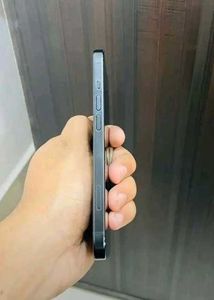 Selling My 8 Months Old iPhone 15