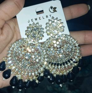 2 Earrings &amp; Artificial Nails