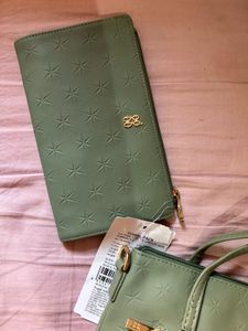Stylish Green Handbag