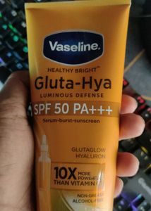 Vaseline Healthy Bright Gluta-Hya SPF 50