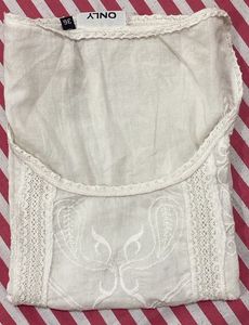 Very Pretty White Tank Top With Work Done