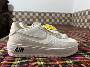 NIKE Airforce 1 Second copy shoes available for HER ( Girls ) New with tag &amp; original Nike box with premium packaging Brand - RD Shoes ( Nike airforce 1 second copy ) Size - UK 6 ( 40 size )