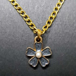 Flower Pendant Necklace