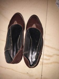 Women Dark Brown Bellies With Comfortable Wedges