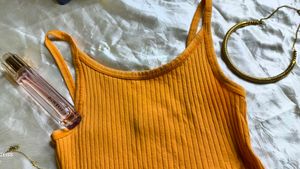 CUTE MUSTARD TOP
