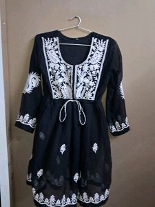 Lucknowii Frok Black Kurti