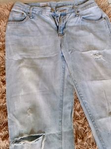 Ripped Jeans 🛍️👖