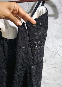 BLACK SEQUINS TOP