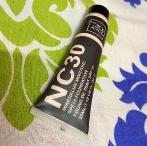 Beauzy NC30 Mineralize Moisture Foundation