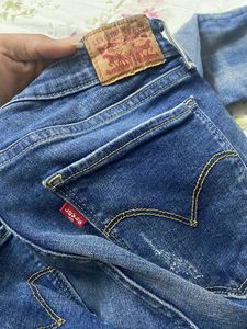 Levis Skinny Fit Ripped Jeans