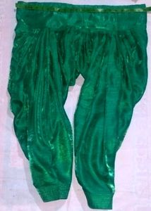 Here are some beautiful and catchy shalwar titles